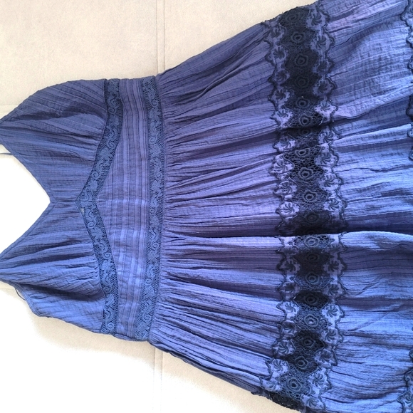 Dress - Picture 4 of 4